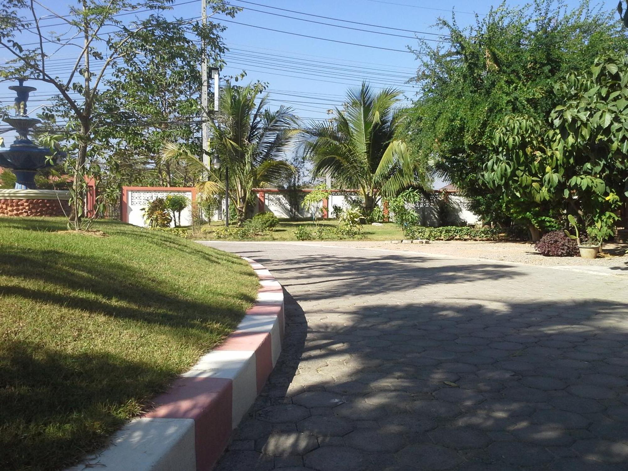 Suandarbporn Resort Mae Sot Exterior photo